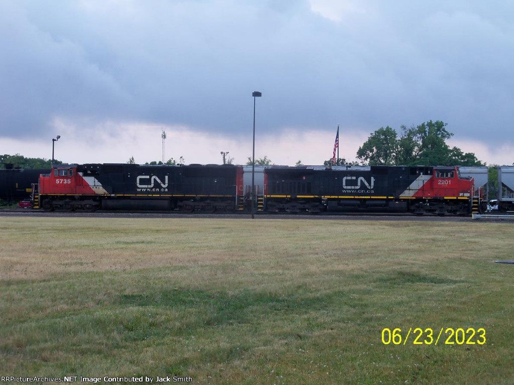 CN 5735 & 2201